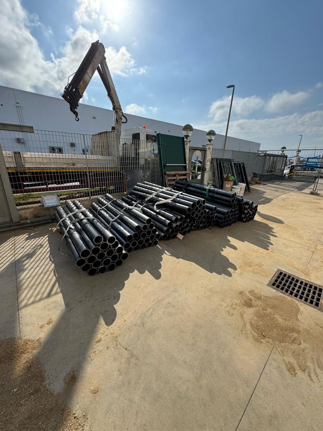 Mezzi e materiali durante le lavorazioni in cantiere